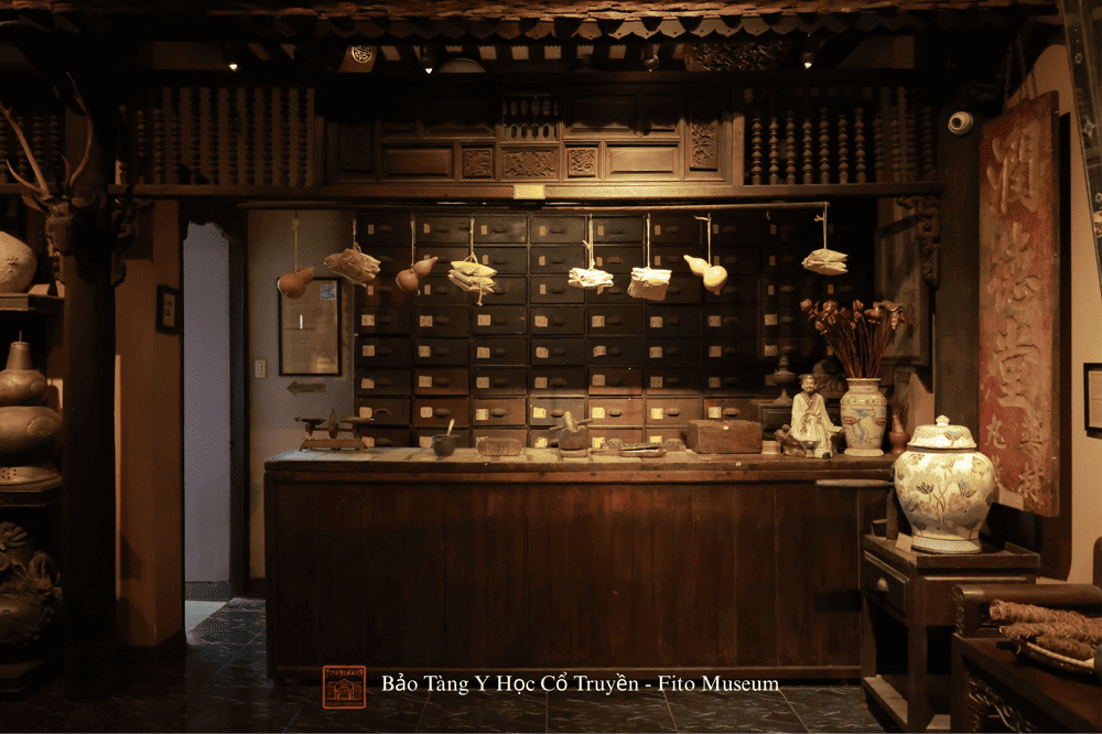 A large wooden medicine cabinet recreates a traditional 19th-century pharmacy in Vietnam (Source: Bảo Tàng Y Học Cổ Truyền - Fito Museum)